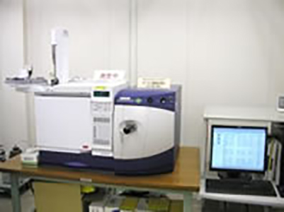 ガスクロマトグラフ質量分析装置（GC-MSMS)の外観