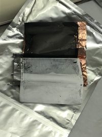 分解したリチウムイオン電池(負極側)