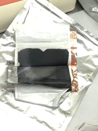 分解したリチウムイオン電池(正極側)